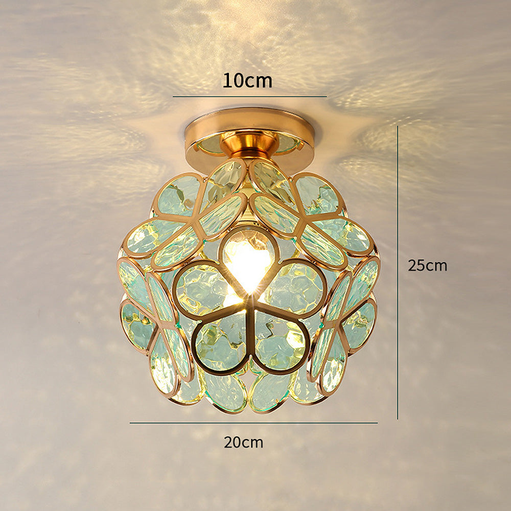 Blomsterlampe: En designlampe som gir dekorativ og romantisk belysning i stue og gang.