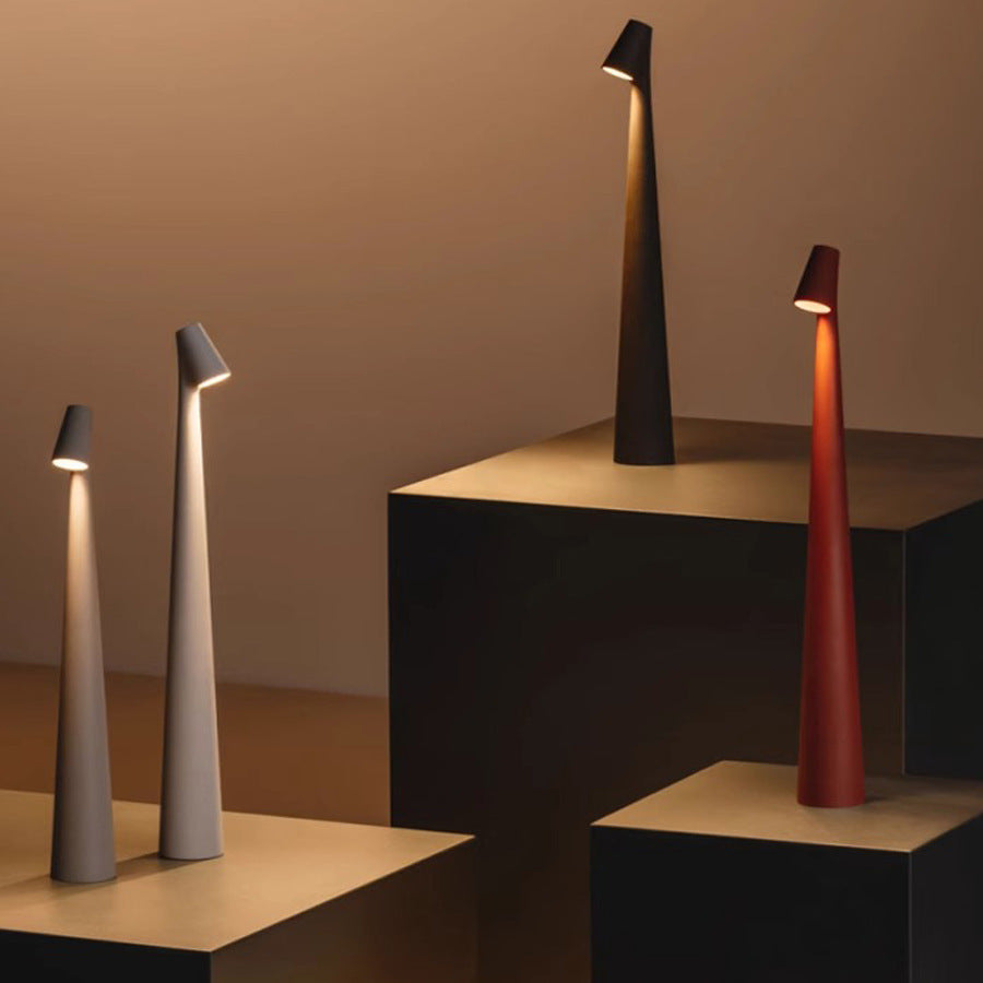 Elegant trådløs LED bordlampe med berøringsdimmer. Perfekt stemningslys og leselampe for moderne interiør.
