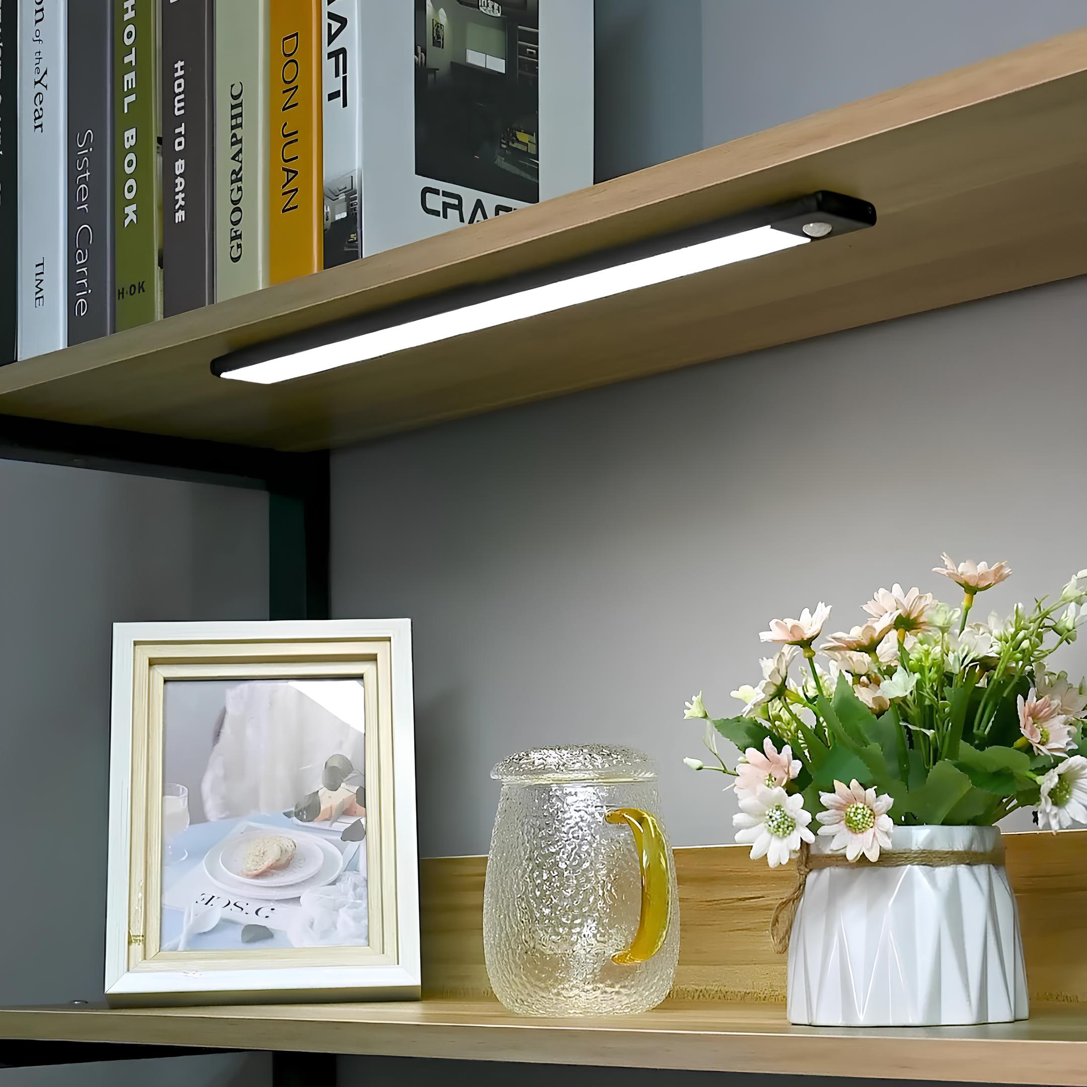 Elegant trådløs bevegelseslampe. USB oppladbar LED for smart hjemmebelysning, perfekt som nattlys eller ganglys.