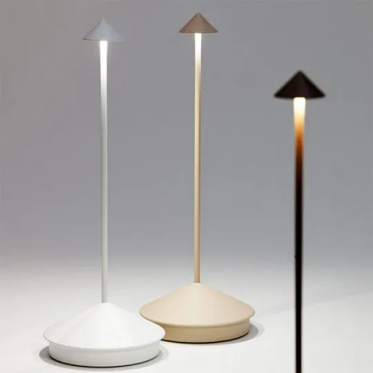 Fleksibel trådløs LED-bordlampe, lett å flytte. Ideell for dekorativ belysning inne og ute.