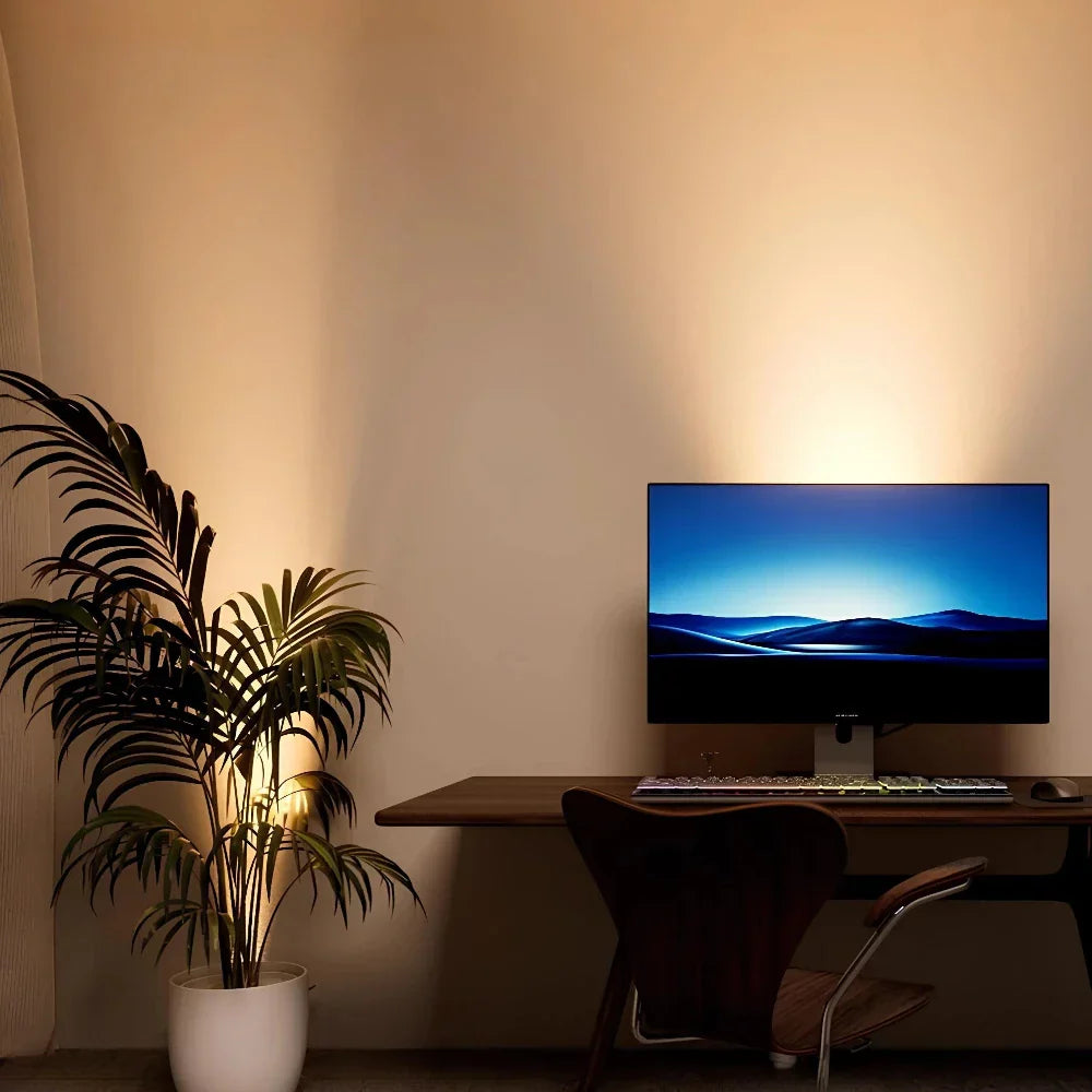 Kompakt LumaSpot LED-spotlight for trådløs belysning. Ideell som dimbar vegglampe eller taklampe, med fleksibel installasjon.