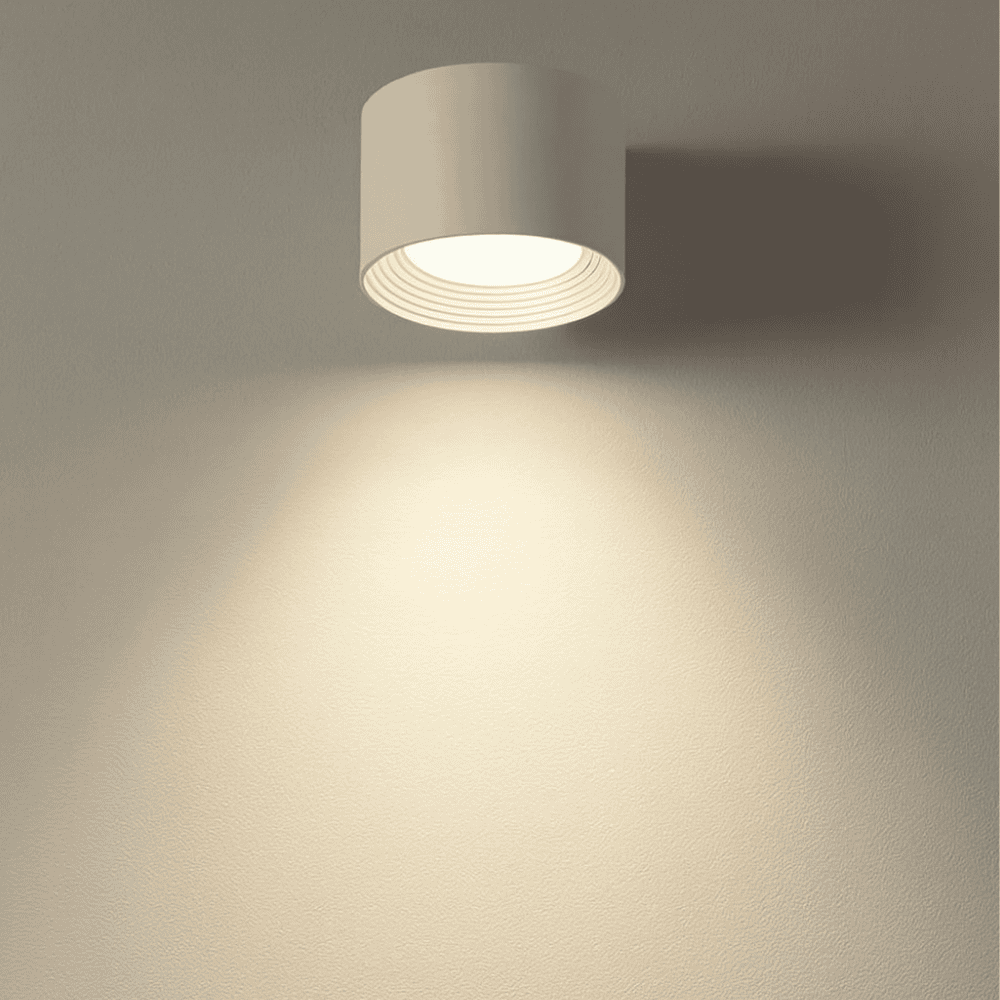 Stilren trådløs vegglampe med LED og fjernkontroll. Perfekt som stemningslys i soverommet.