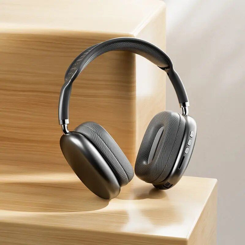 Komfortable over-ear Bluetooth-hodetelefoner med myke øreputer, ideelle for langvarig lytting til musikk.