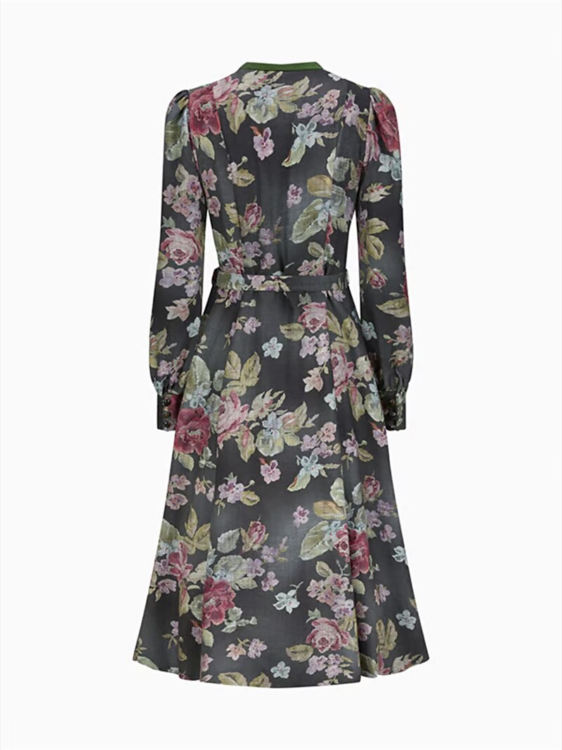 Detalj av dirndl kjolens skjørt med blomstermønster og dekorativt forkle, tradisjonell kvinneklær til fest.