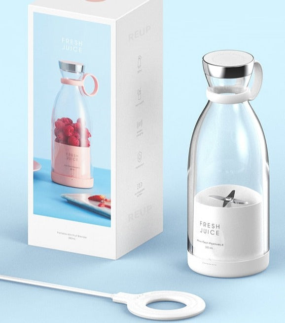 Elektrisk blender for smoothies, trådløs og enkel å bruke på kjøkkenet og på reise.
