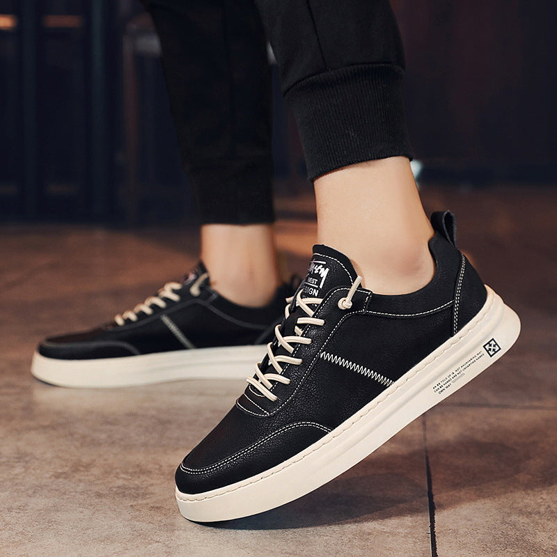 Hvite herre sneakers med sort og lysbrun detaljer. Trendy, pustende, og komfortable for daglig stil.
