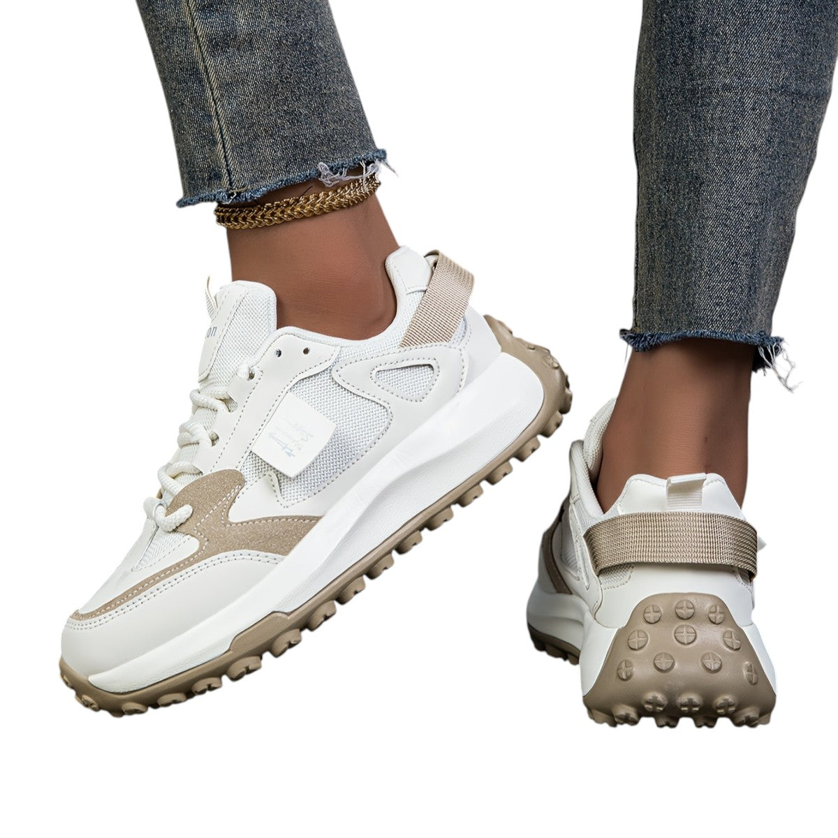 Lett og komfortabel kvinners joggesko, perfekt som vår- og sommersko. Trendy design med høye såler for damer.