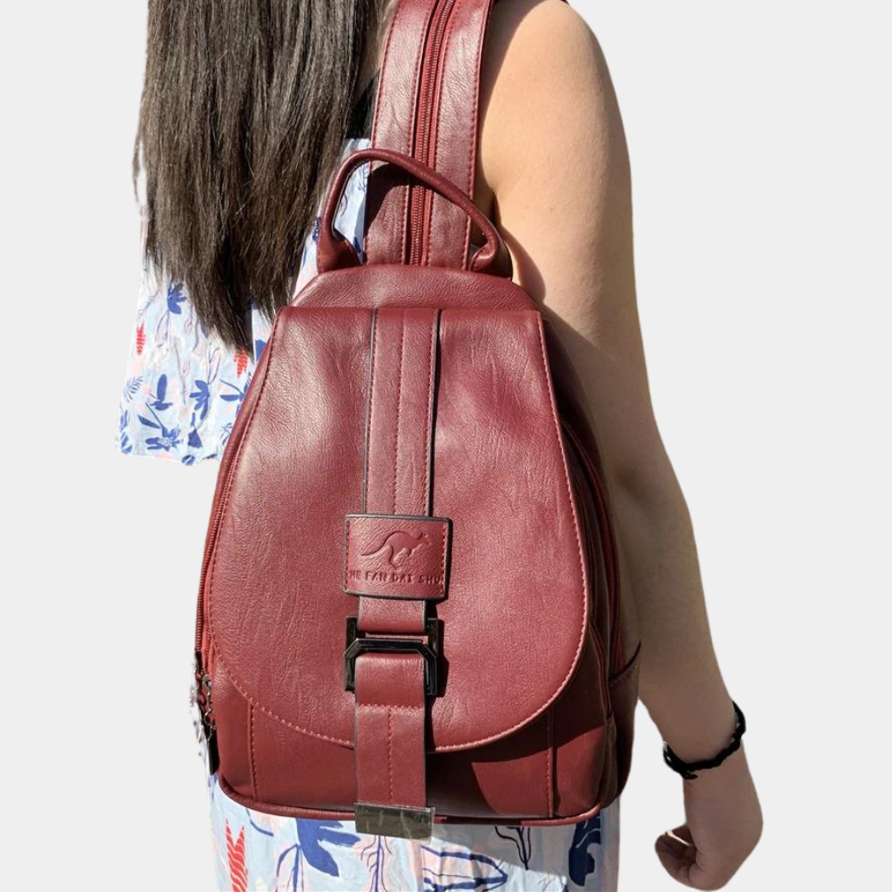 Komfortabel trendy ryggsekk til dame, vist med justerbare stropper for optimal passform under bruk.