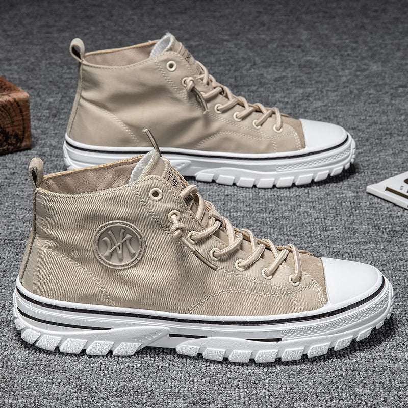 Elegante herresneakers i beige og grå toner. Trendy urban joggesko for menn, komfortable og moderne.