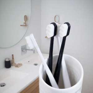 Miljøvennlig nanotannbørste. Skånsom, antibakteriell for dyp rengjøring, tannpleie og personlig hygiene.