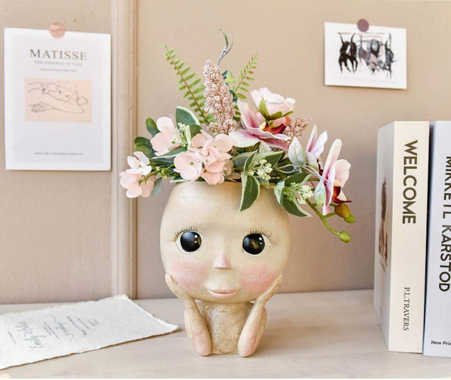 Leken blomsterpotte med ansiktsuttrykk, håndlaget i resin. Unik dekorasjon for planter og stuen.