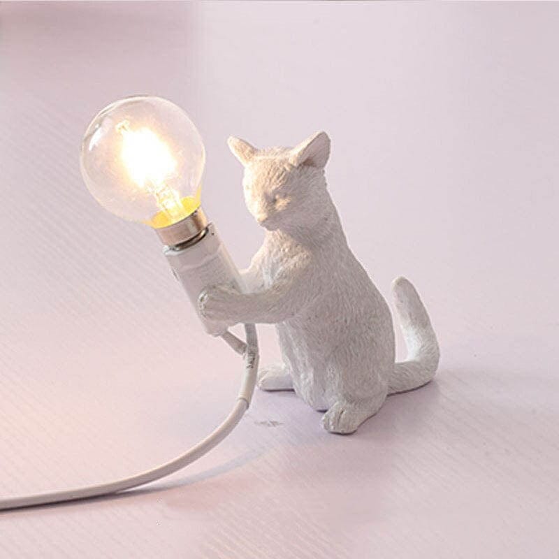 Bordlampe med kattefigur, ideell for stue og nattbord. Flott gaveidé og dekorativ belysning.