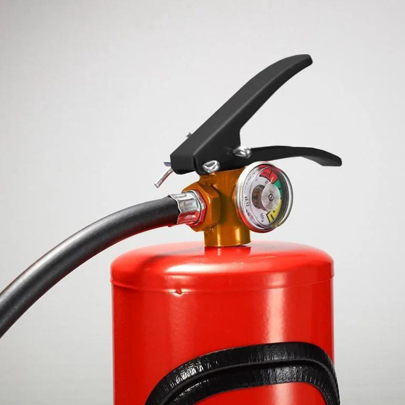 Brannslukker-inspirert flaskeholder, en dekorativ detalj i ethvert hjem. Perfekt for vin, champagne, whisky.