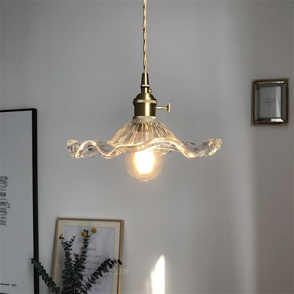 Kunstnerisk hibiskuslampe; en unik pendellampe med blomsterdesign som gir moderne belysning.