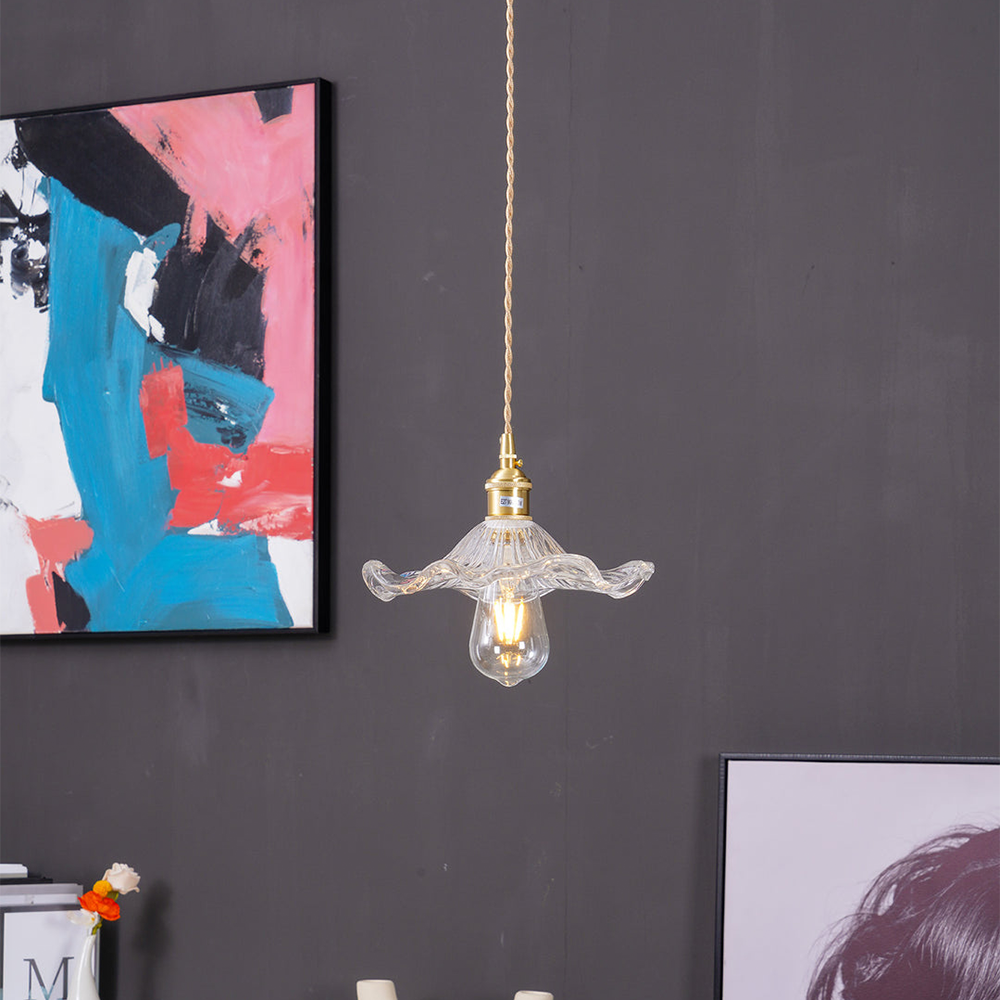 Hjemmeinnredning med stil: Moderne pendellampe i elegant hibiskusdesign. Flott taklampe.
