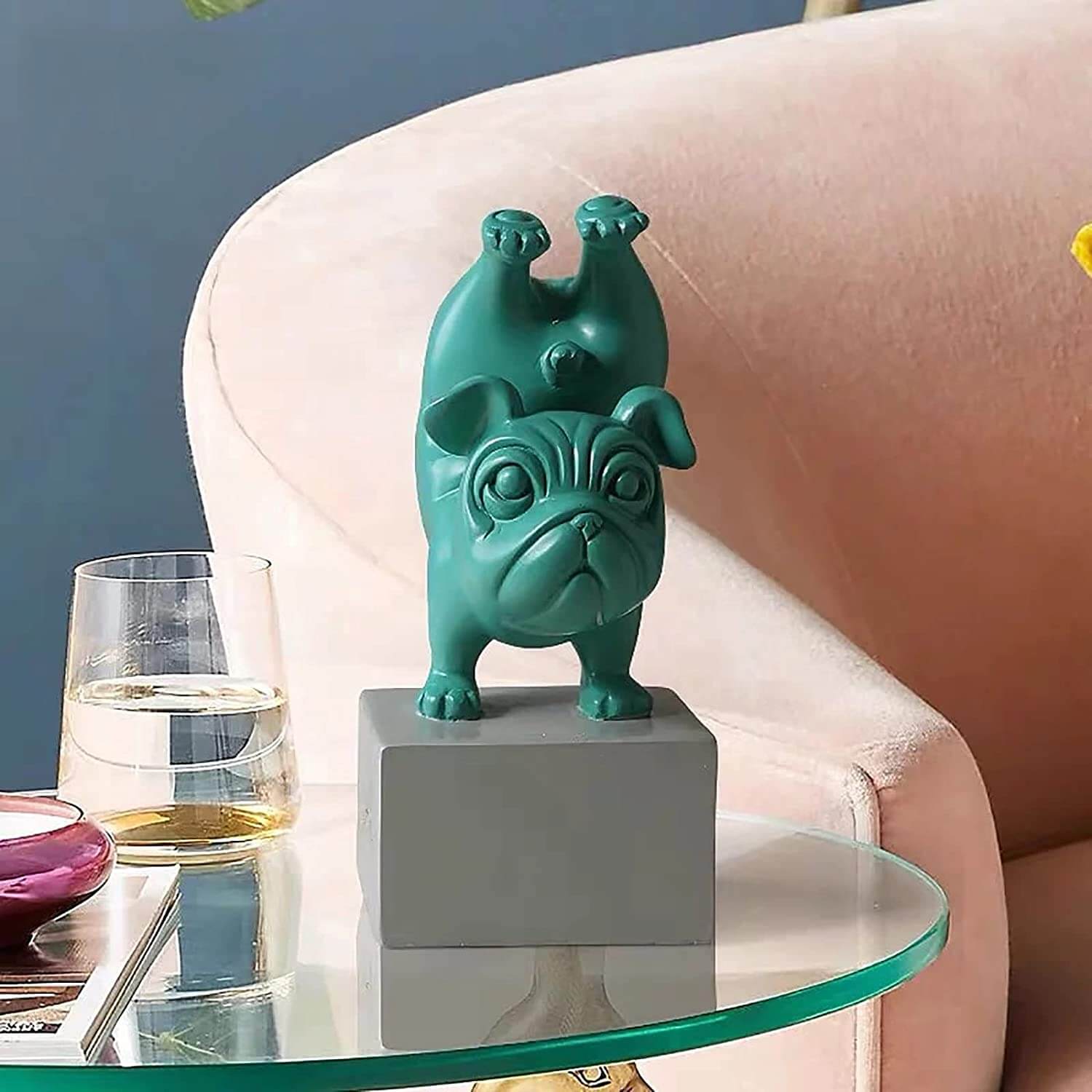 Søt yoga bulldog dekorasjon, perfekt gave og interiørdetalj for barn og voksne.