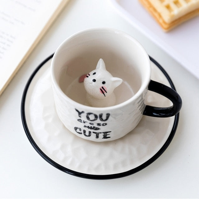 Morsomt porselenskrus for kaffe og te, med en overraskende 3D katt i bunnen. En flott gaveidé.