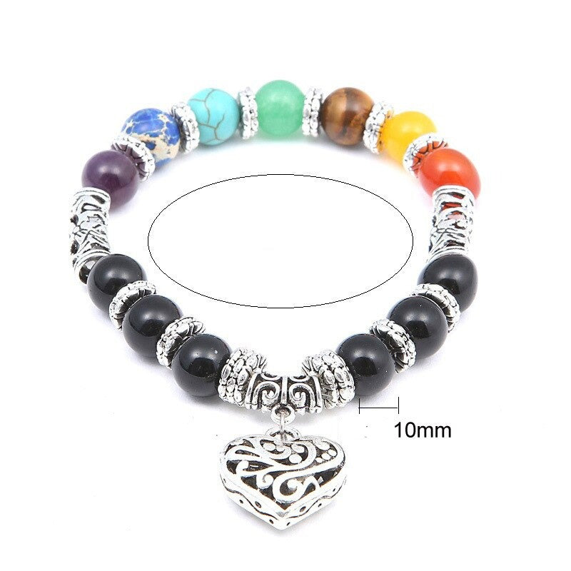 Unisex armbånd med 7 chakra edelstener som reflekterer lys. Et smykke for økt energi og velvære.