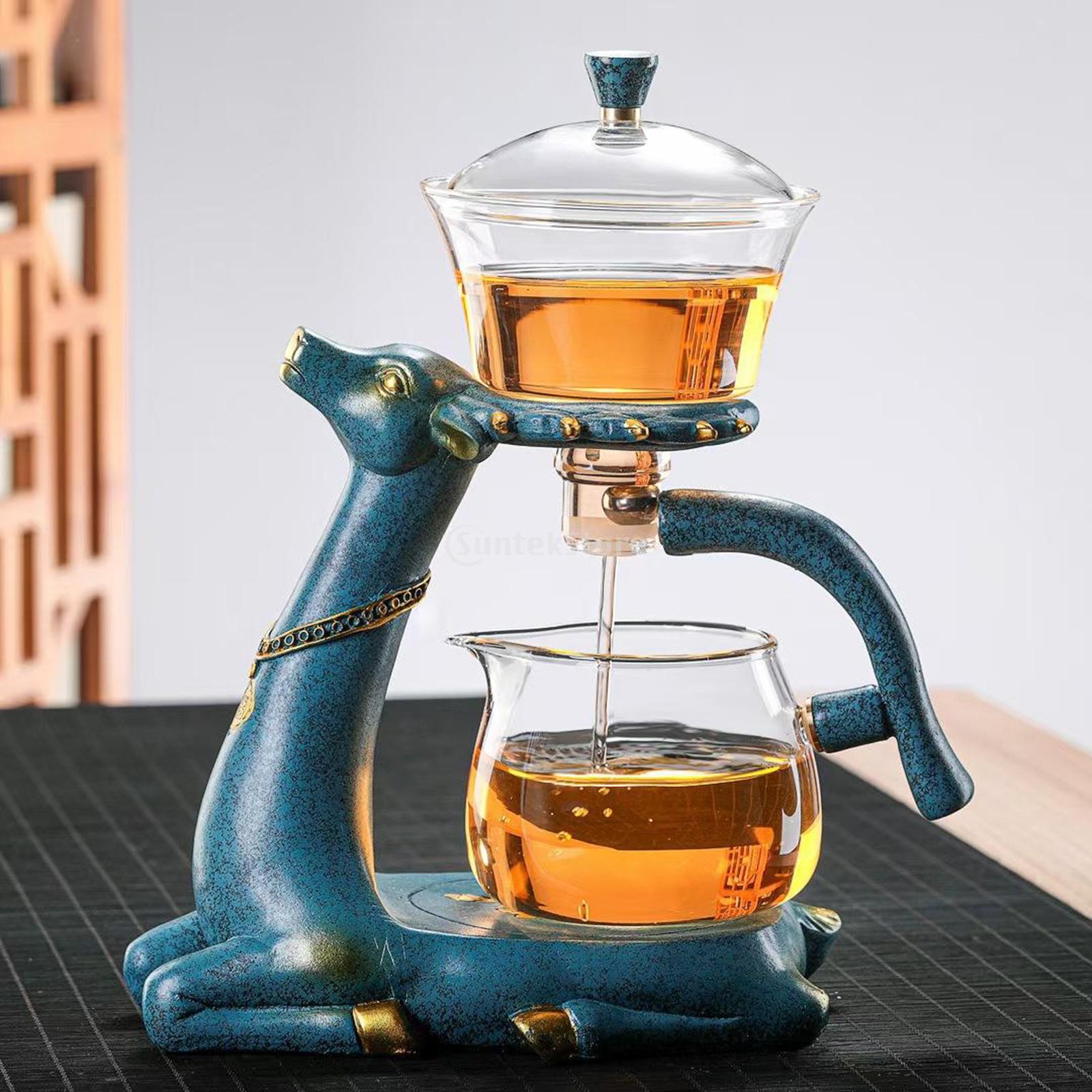Elegant glasskanne med automatisk teinfuser og unikt hjortedesign, stående på bord, flott gaveide.
