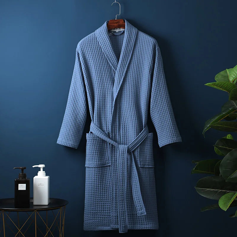 Høykvalitets unisex badekåpe, myk og slitesterk. Komfortabel morgenkåpe for velvære og hjemmekos.