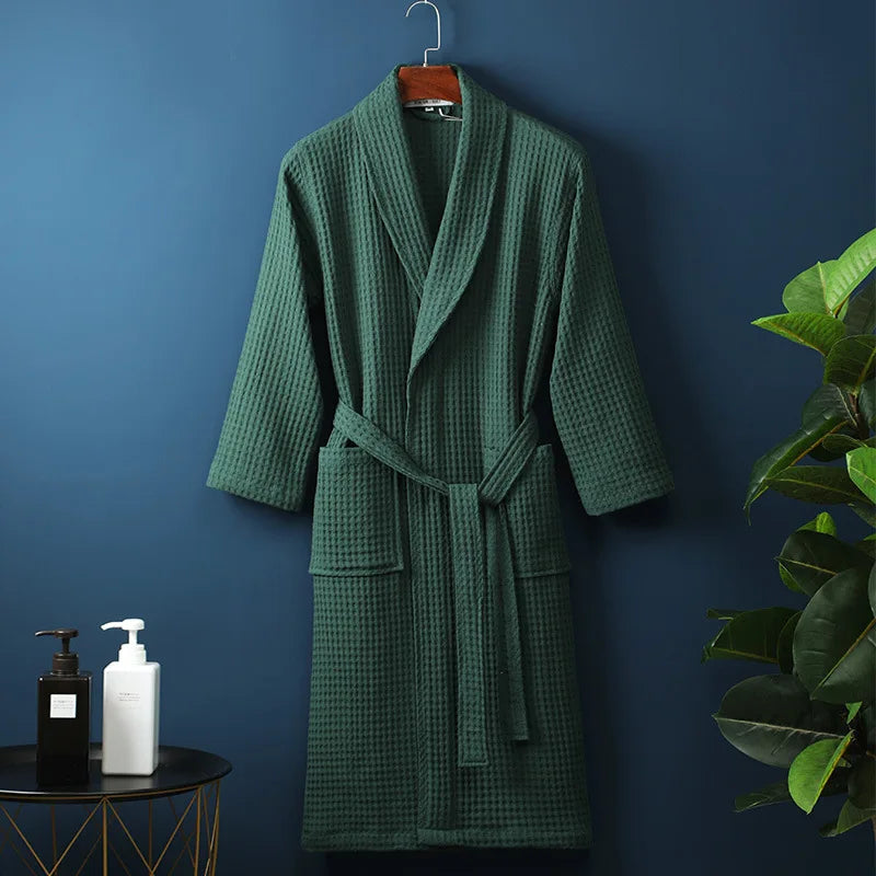 Luksuriøs unisex badekåpe, supermyk og absorberende. Perfekt morgenkåpe etter dusj eller bad.