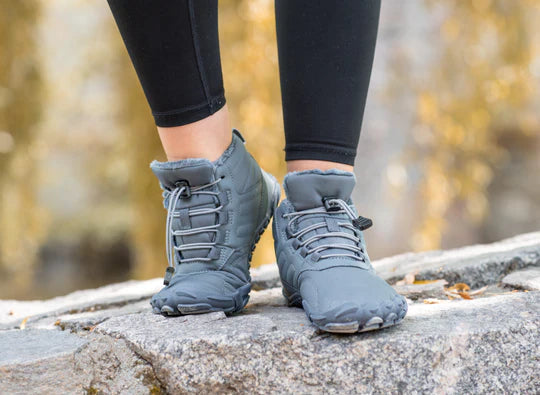 Ergonomiske unisex barfotsko. Fremmer naturlig gange med bred tåboks, ideell for vinterbruk.