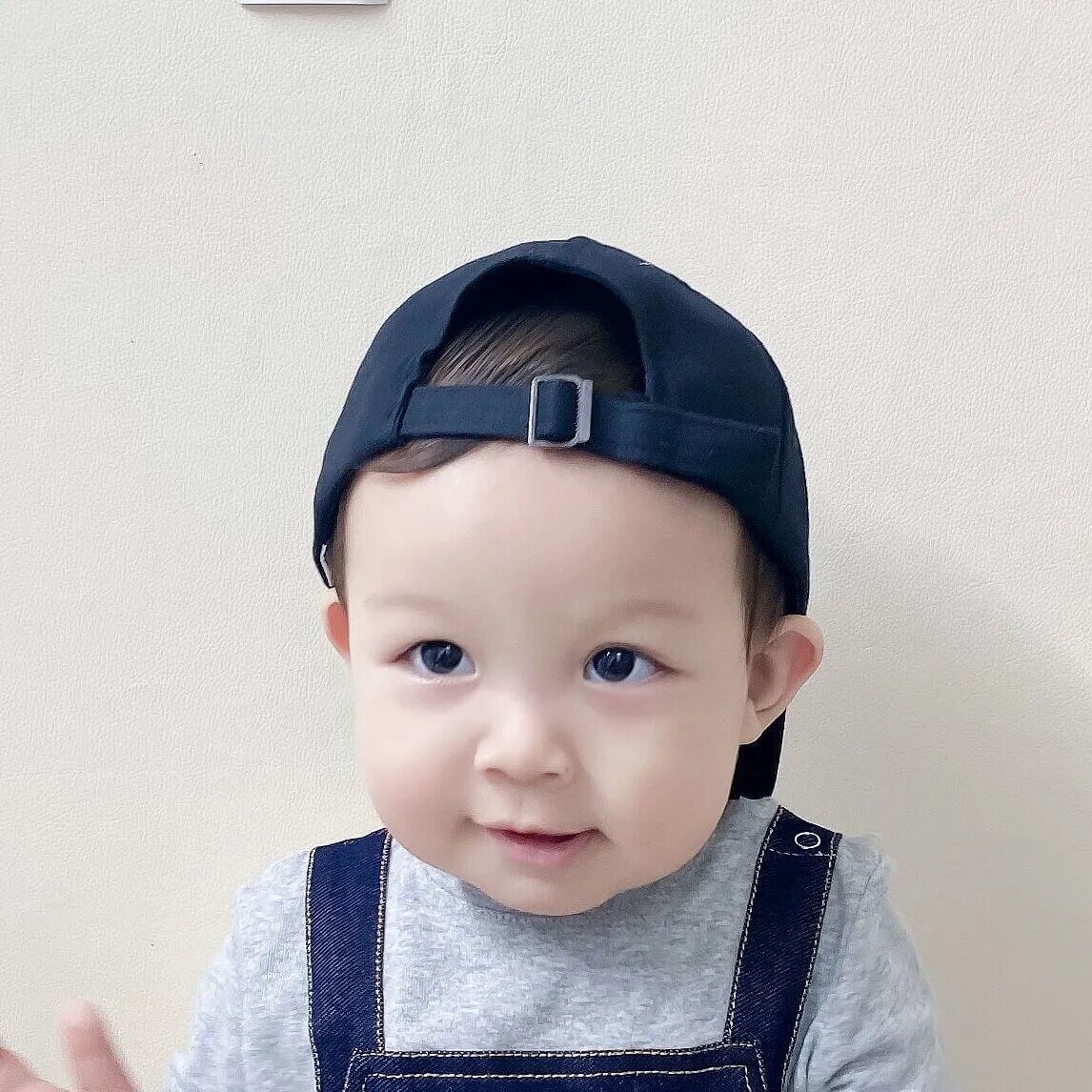 Komfortabel solhatt for baby og småbarn, unisex med bjørnedetaljer.