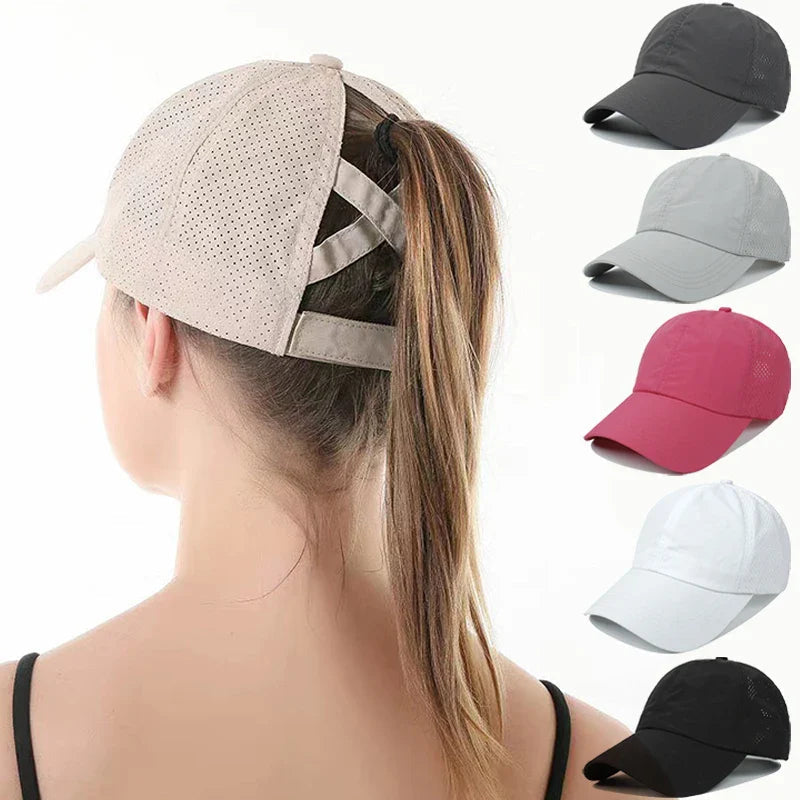 Baseballcap for kvinner og menn med praktisk hesthaleåpning. Justerbar og pustende for varme dager.