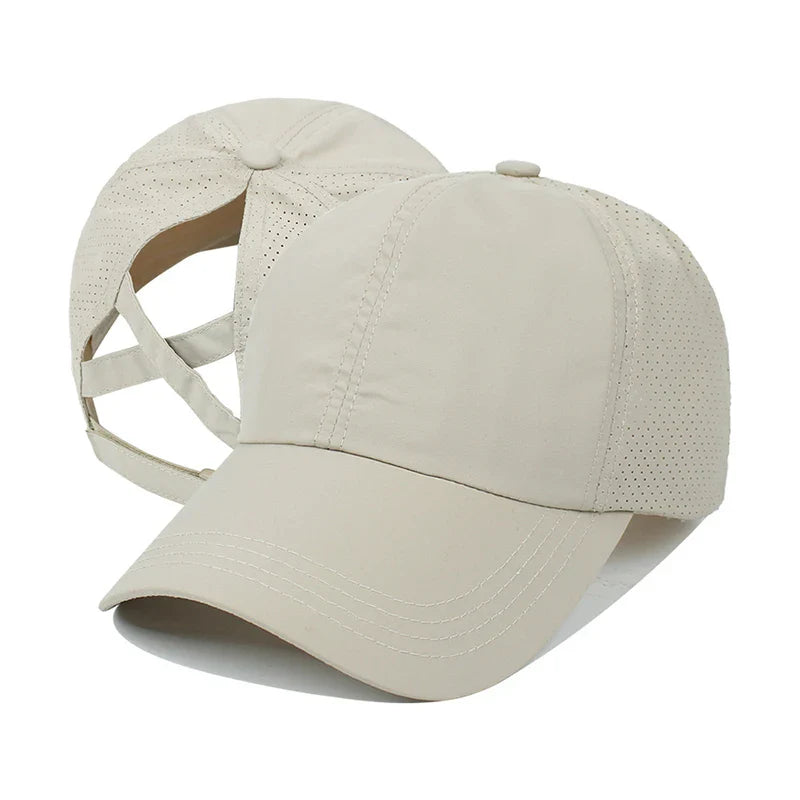 Lett og pustende sommercap unisex med justerbar passform. Beskytter mot solen under utendørsaktiviteter.