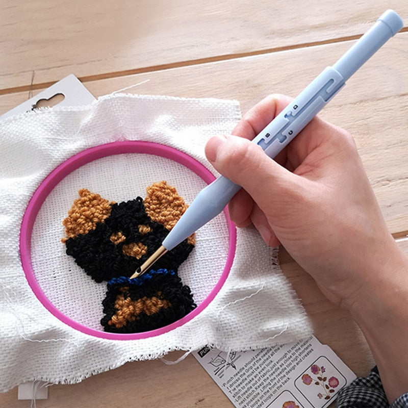 Nærbilde av spissen på broderi punch nålen, viser presisjon for 3D-design og håndverk.