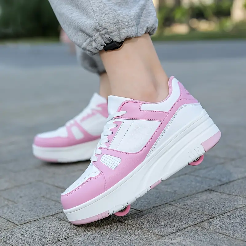 Nye rosa unisex rullesko, ideelle som skatesko og fritidssko for lek og moro. Komfortable og trendy.