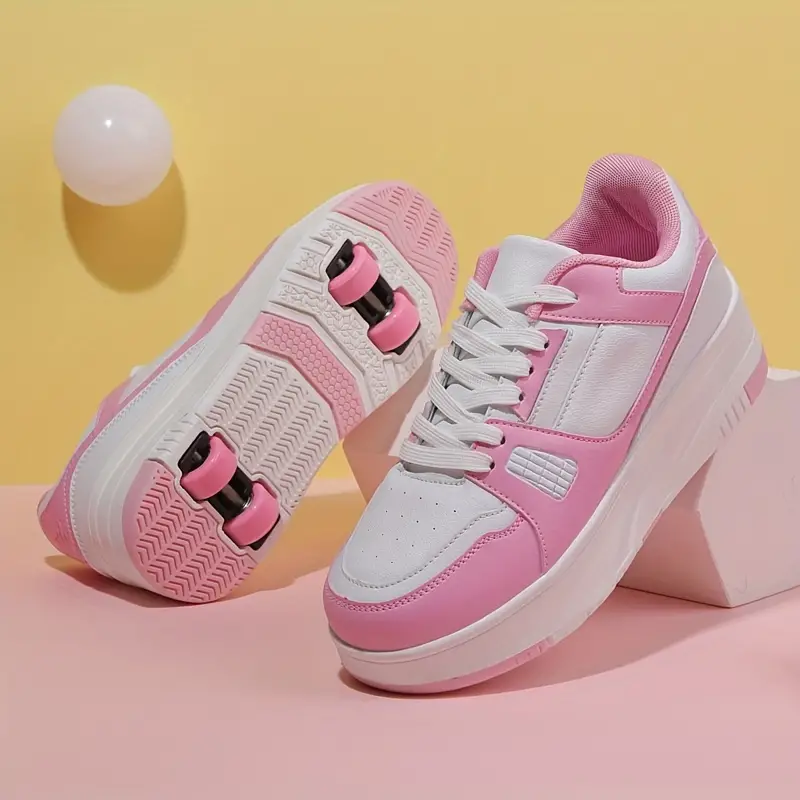 Detalj av hjulet på en ny unisex rullesko. Hvite skatesko for fritid og aktivitet med fokus på kvalitet.