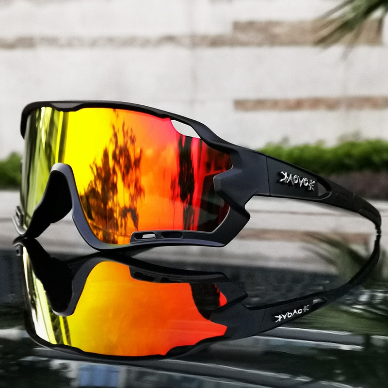 Lettvekt polykarbonat sportsbrille med fotokromatisk linse. Ideell for utendørs sport.