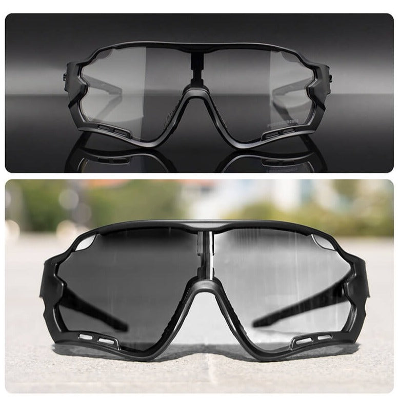 Fotokromatisk solbrille med UV-beskyttelse, antidugg og polykarbonat ramme.