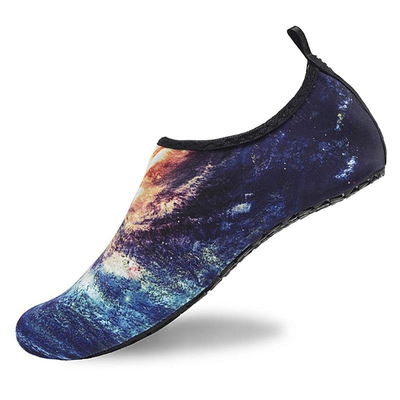 Lettvekt strandsko med fleksibel såle. Unisex, beskyttende for føtter på strand og i vann.