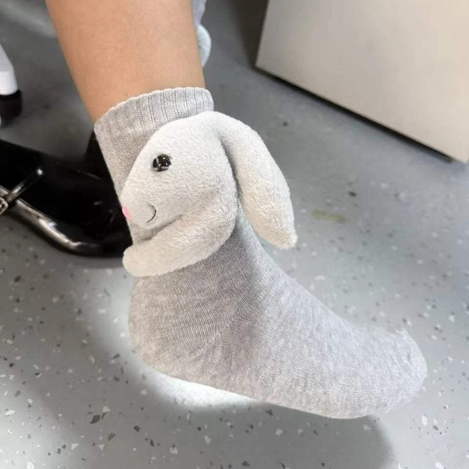 Varme og koselige hussokker med 3D-dyr. Sklisikker design for trygghet hjemme.