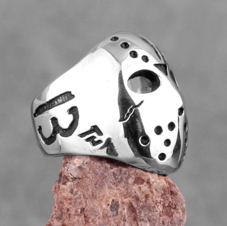Enkel studiofot av Jason Maske ring. Filminspirert skrekk ring, Fredag den 13. tema.