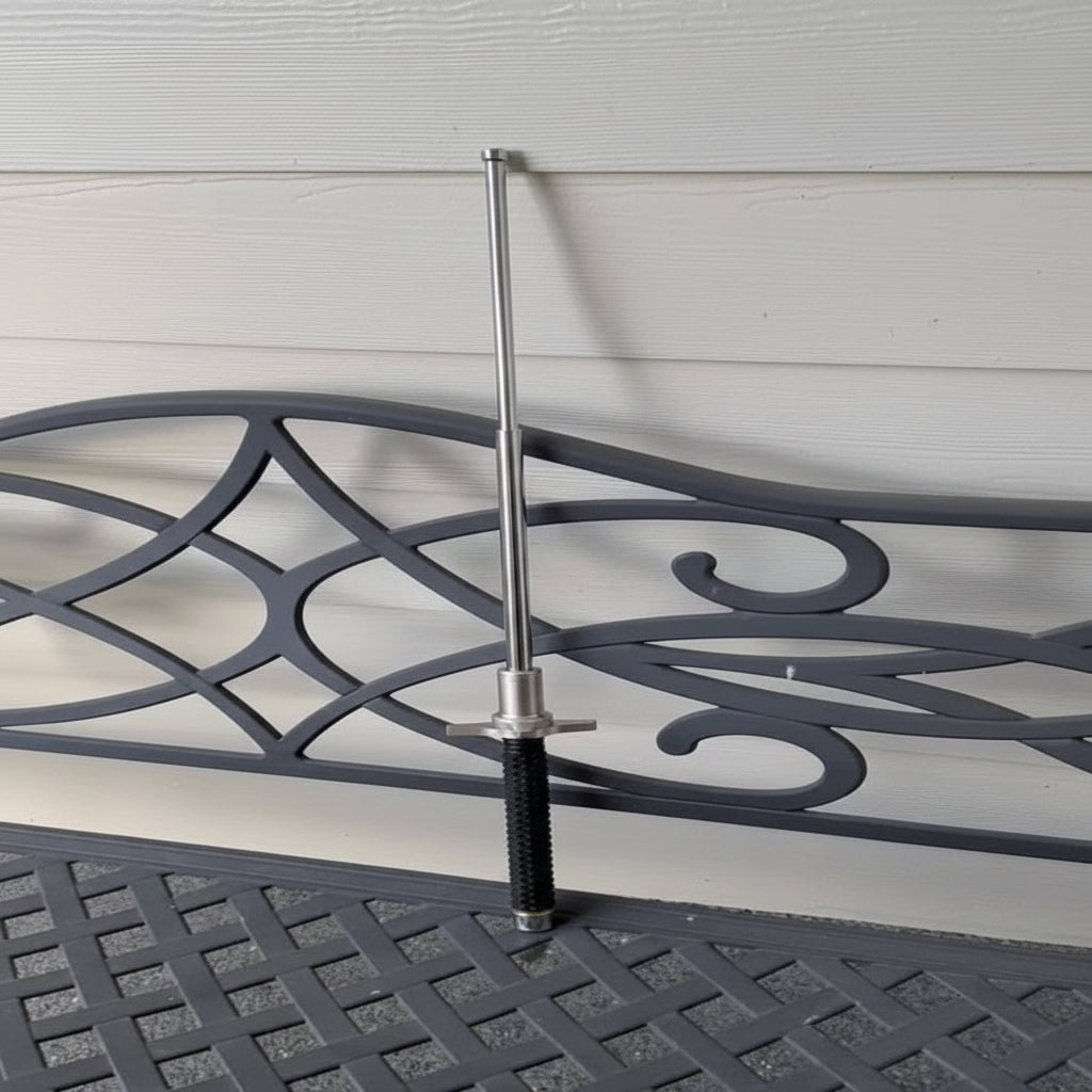 Detaljbilde av slitesterk tupp og justerbar turstav, sikrer godt grep og balanse i variert terreng.