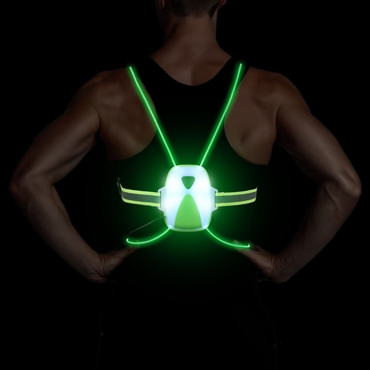 Unisex refleksvest med LED-belysning, vanntett, justerbar for perfekt passform. USB oppladbar for topp sikkerhet.