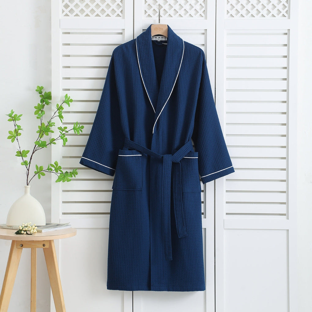 Stilig unisex kimono i myk vaffelvevd bomull. Lettvekts badekåpe for avslapning hjemme, vår og sommer.