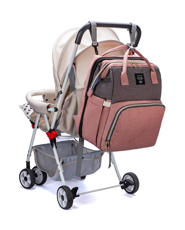 Unisex stelleveske i svart, som ryggsekk og mobil stellebord, veldig allsidig.