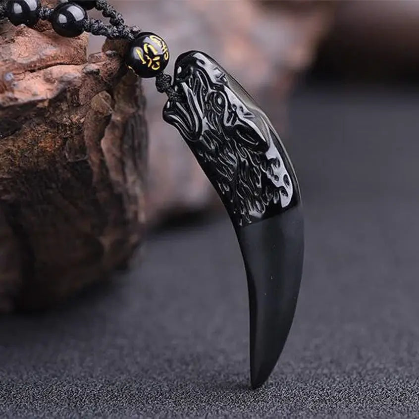 Dyrebart unisex obsidian ulvehalskjede. Gir styrke og beskyttelse. Ideell gave.