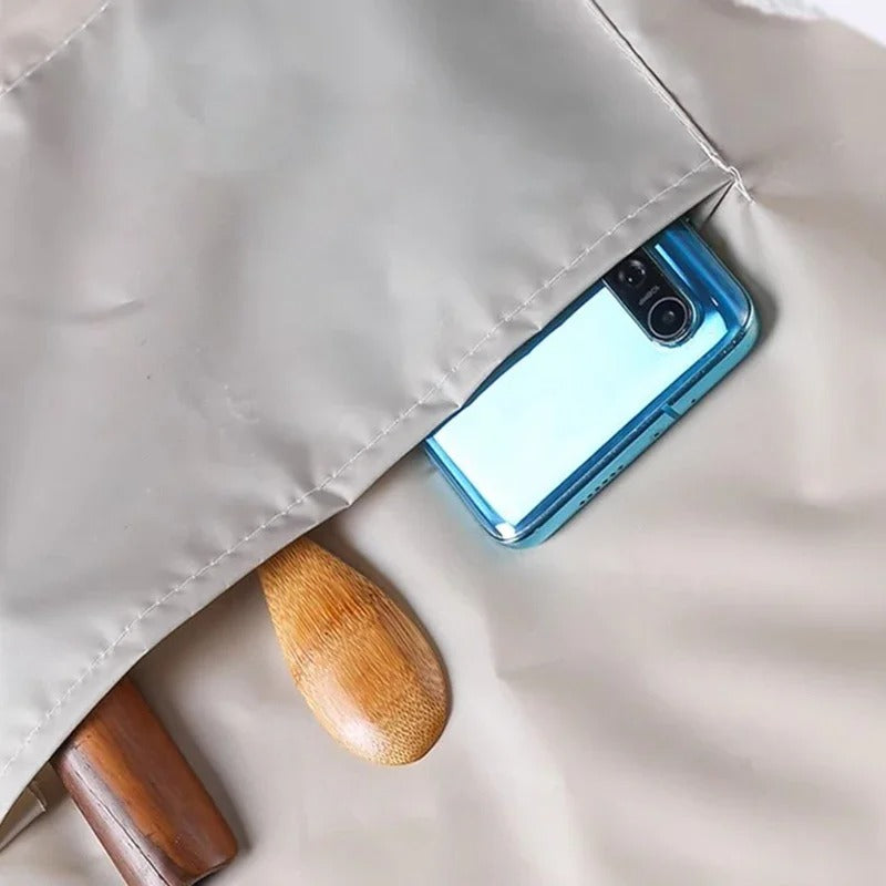 Funksjonelt unisex forkle. Oljebestandig beskyttelse for hjemmekokker i kjøkkenet.