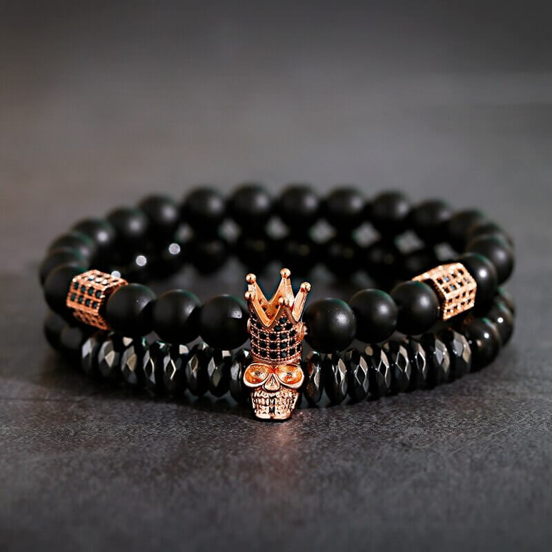 Perfekt gave: Unisex onyks steinarmbånd. Robust smykke med hodeskalle- og krone-detaljer, naturstein.