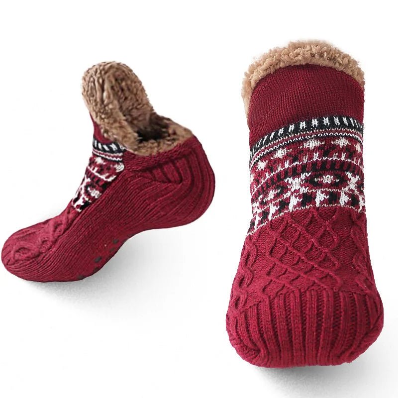 Detalj av den tykke plysjen i de varme unisex hussokkene, for en luksuriøs følelse hjemme.