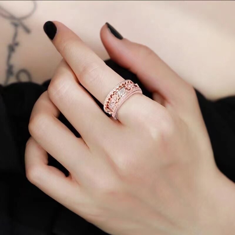 Hverdagssmykke: Unisex roterende ring i sølv med elegant, moderne design for både stil og stresslindring.