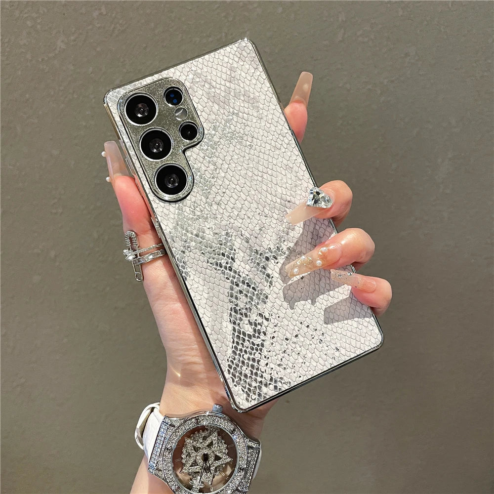 Sikre din Samsung Galaxy S23 med et unikt slangeskinn deksel. Solid mobilbeskyttelse, elegant stil.