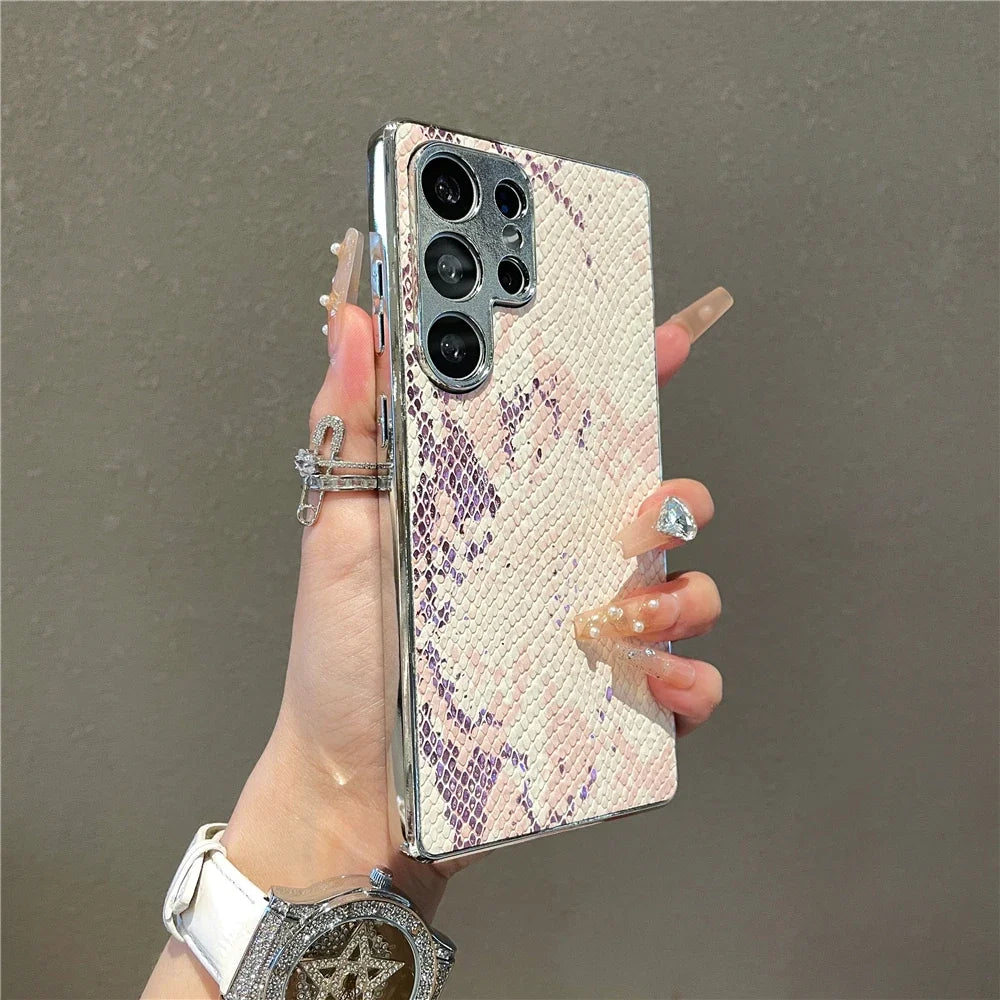 Stilig unisex slangeskinn deksel for Samsung Galaxy S24. Perfekt gaveide med unikt design og god beskyttelse.