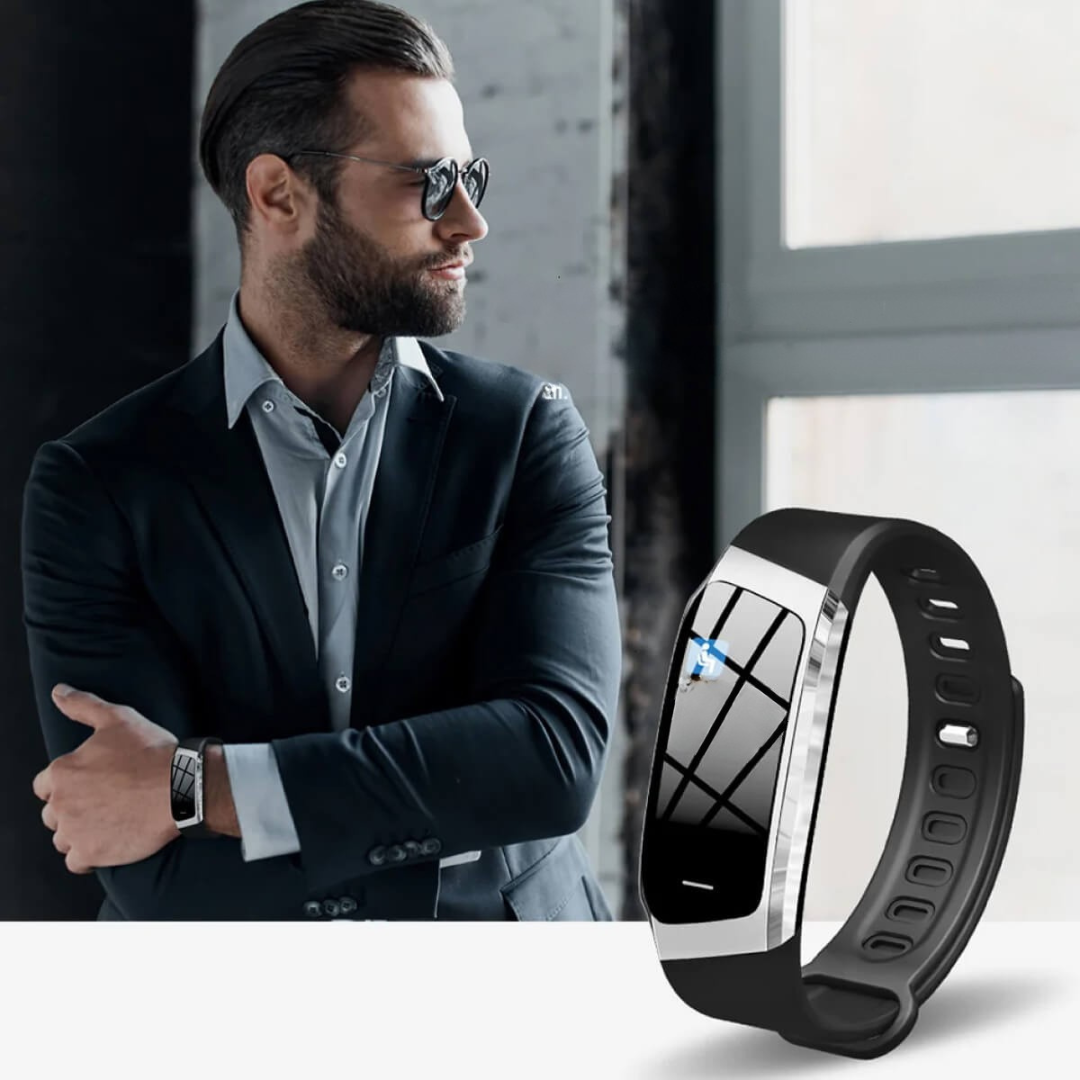 Vanntett fitness tracker smartklokke, perfekt for løpeturer og utendørs sport. Med GPS og pulsmåler.