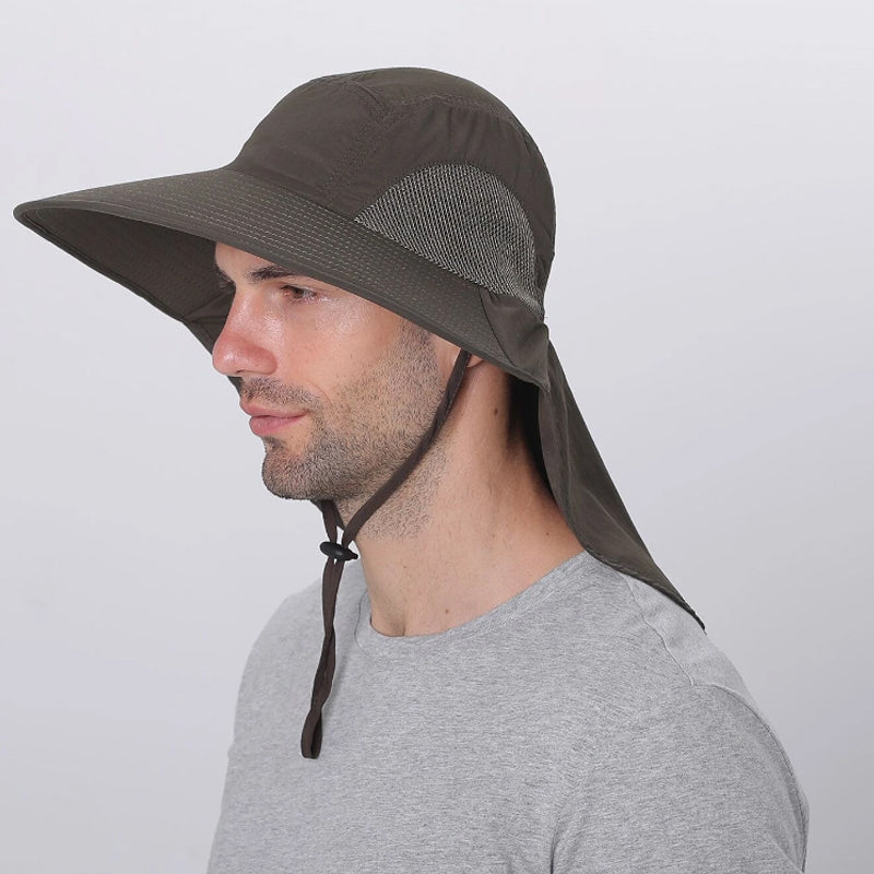 Sporty fiskehatt for unisex med justerbar halsklaff. Gir solbeskyttelse for utendørs sport og fiske.